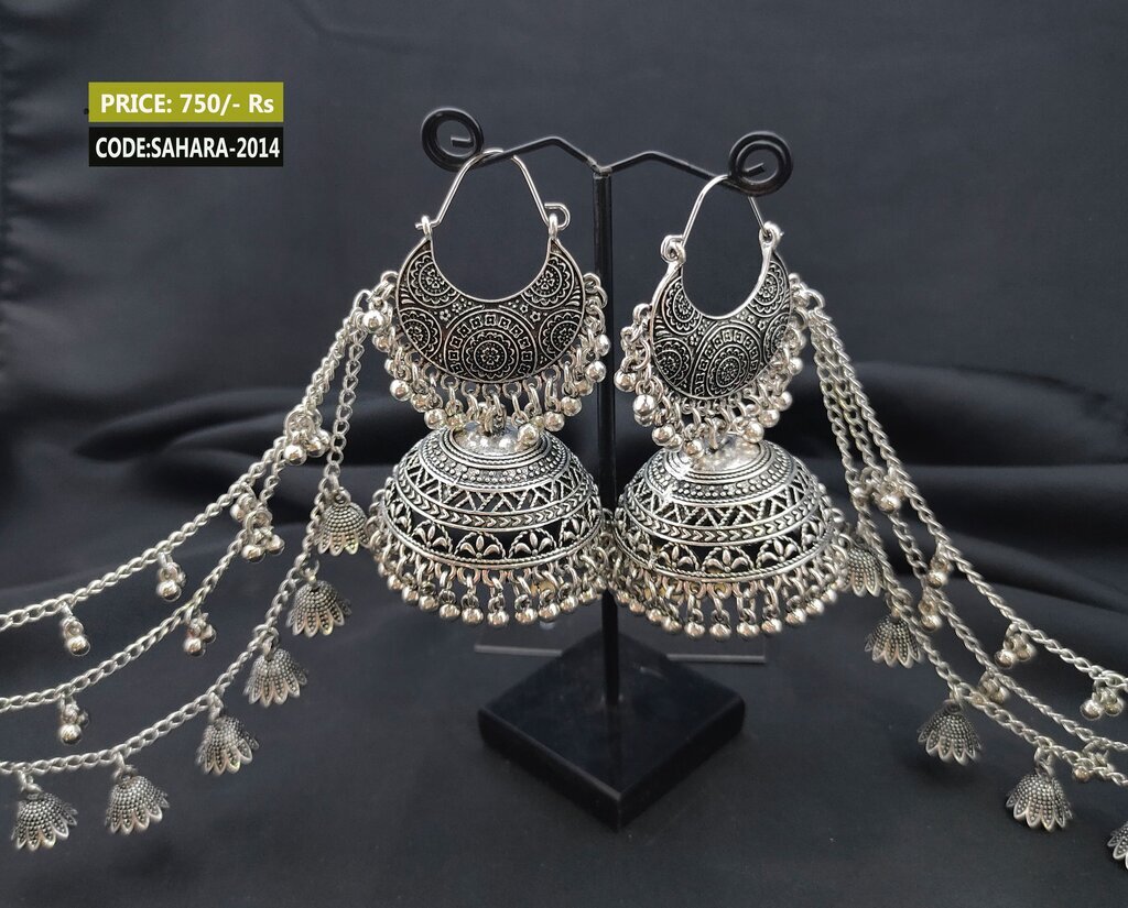 jhumkas with sahara