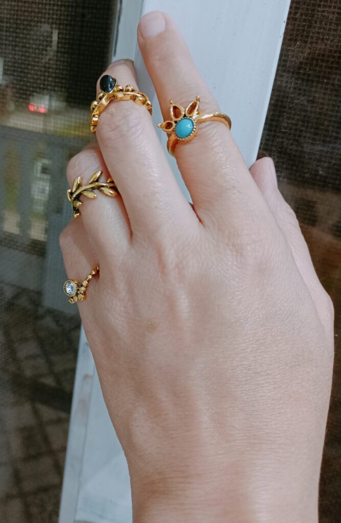 Gold shop midi rings